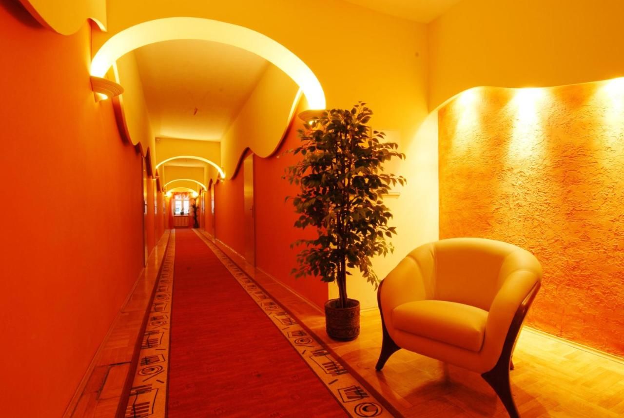 Отель Hotel Restauracja Caspar Еленя-Гура-36